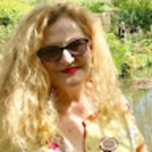 Meet your Posher, Debrah